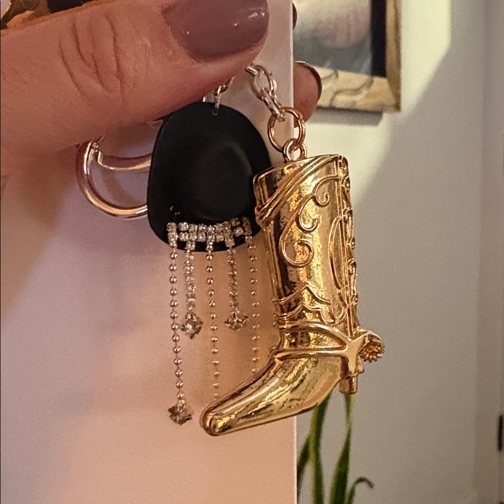 Western Charm Keychain Gold Cowboy Boot Star Bag Charm Rodeo Chic Accessory - Picture 3 of 3